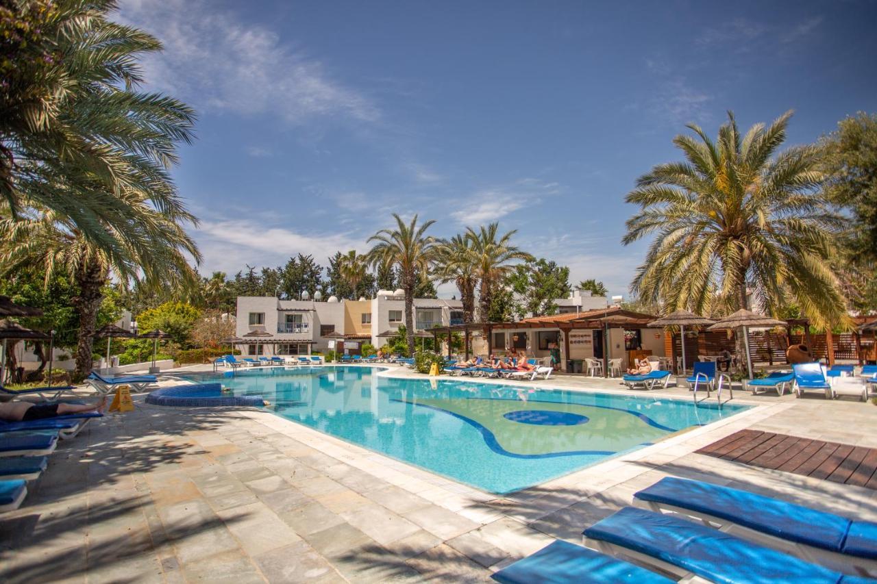 Always Welcome! Near Beach, Cml Swimming Pool Paphos Exterior photo